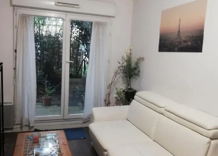 Appartment With Garden - Chaville
