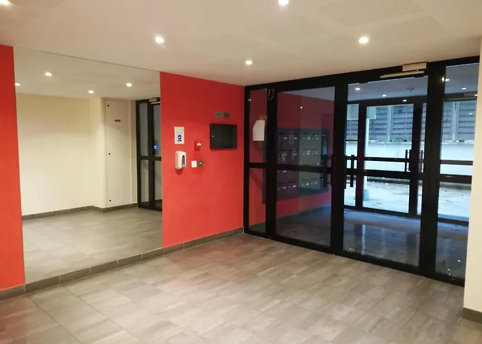 Appartment With Garden - Chaville